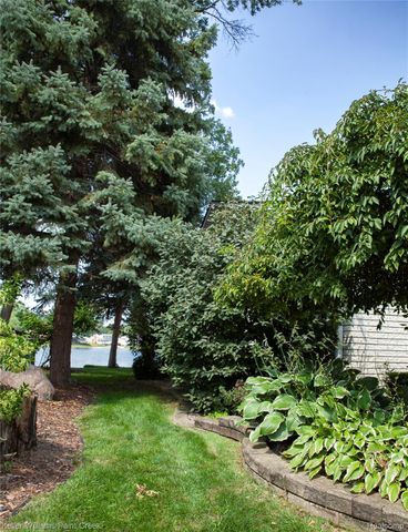 1839 Smallbrook Drive, Troy, MI 48085