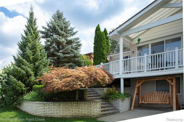 1839 Smallbrook Drive, Troy, MI 48085