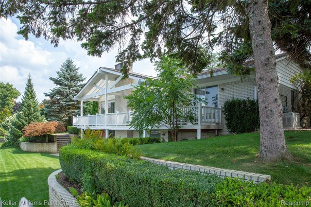 1839 Smallbrook Drive, Troy, MI 48085