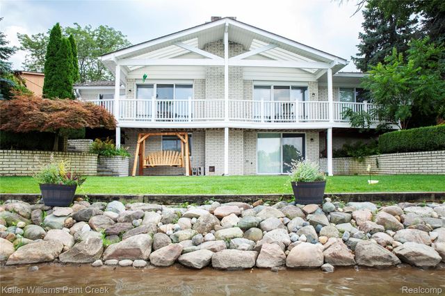 1839 Smallbrook Drive, Troy, MI 48085