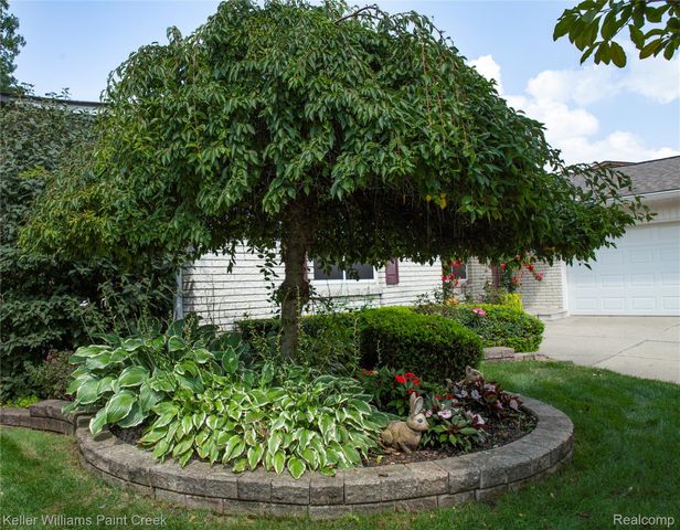 1839 Smallbrook Drive, Troy, MI 48085