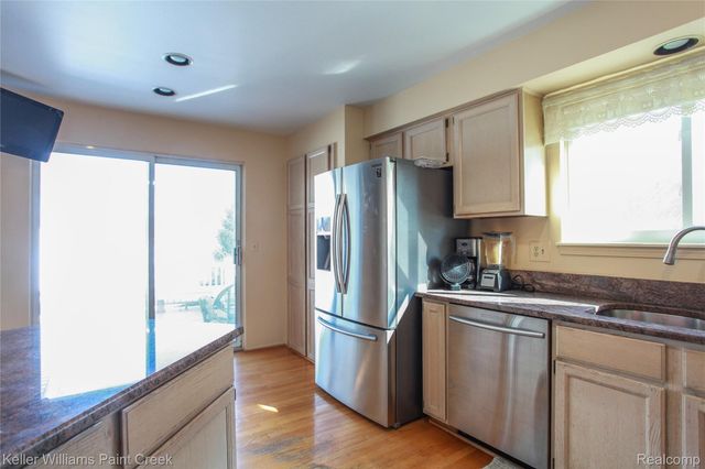 1839 Smallbrook Drive, Troy, MI 48085