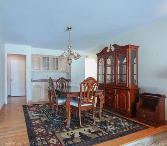 1839 Smallbrook Drive, Troy, MI 48085