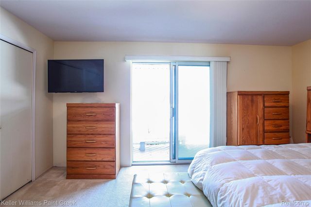 1839 Smallbrook Drive, Troy, MI 48085