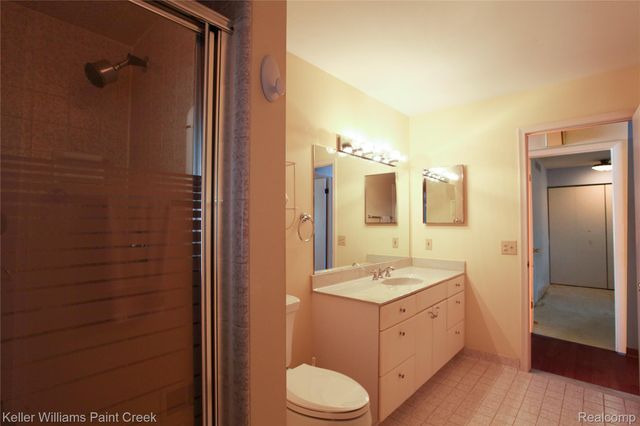 1839 Smallbrook Drive, Troy, MI 48085