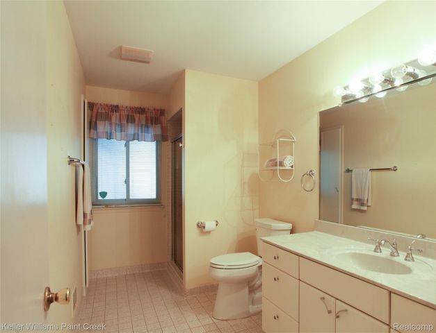 1839 Smallbrook Drive, Troy, MI 48085