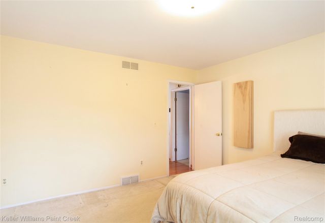 1839 Smallbrook Drive, Troy, MI 48085