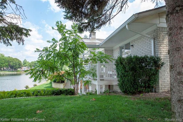 1839 Smallbrook Drive, Troy, MI 48085