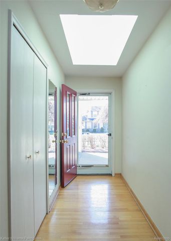 1839 Smallbrook Drive, Troy, MI 48085