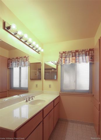 1839 Smallbrook Drive, Troy, MI 48085