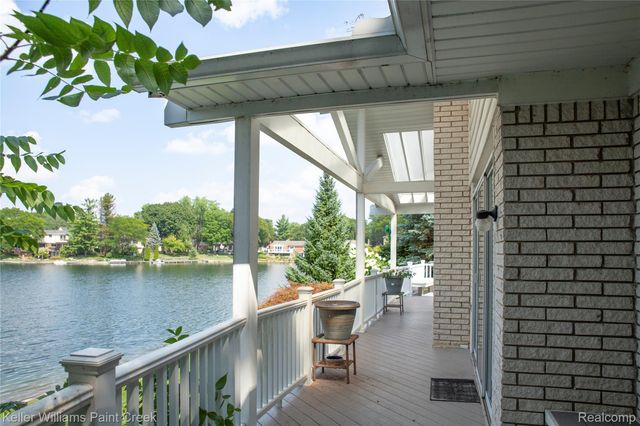 1839 Smallbrook Drive, Troy, MI 48085