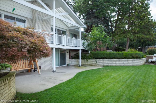 1839 Smallbrook Drive, Troy, MI 48085