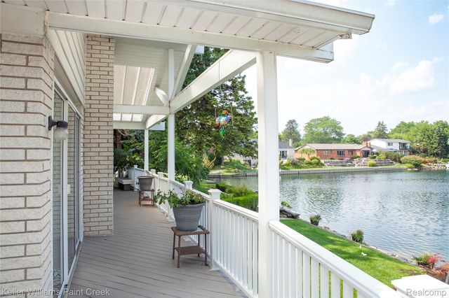 1839 Smallbrook Drive, Troy, MI 48085