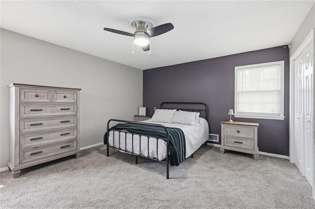 1008 SW Hiawatha Drive, Blue Springs, MO 64015
