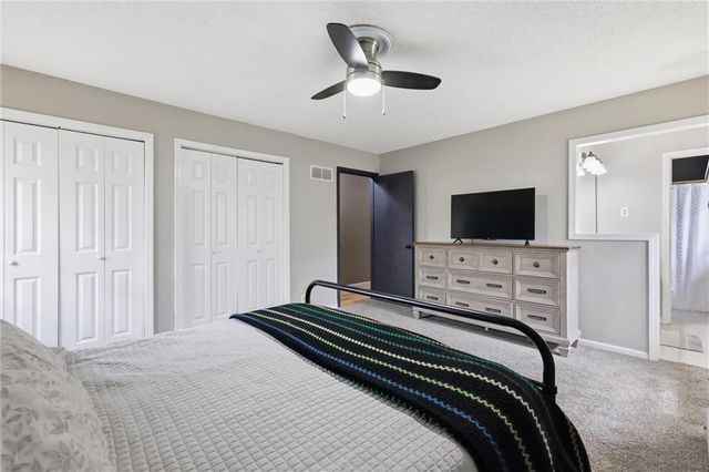 1008 SW Hiawatha Drive, Blue Springs, MO 64015