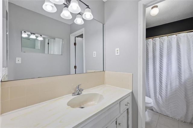 1008 SW Hiawatha Drive, Blue Springs, MO 64015