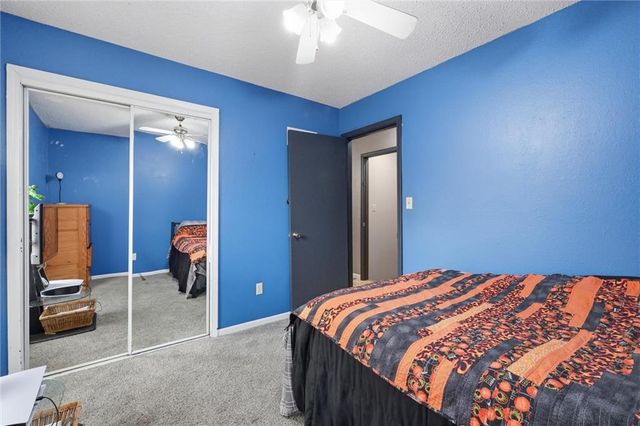 1008 SW Hiawatha Drive, Blue Springs, MO 64015