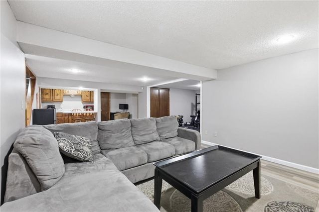 1008 SW Hiawatha Drive, Blue Springs, MO 64015