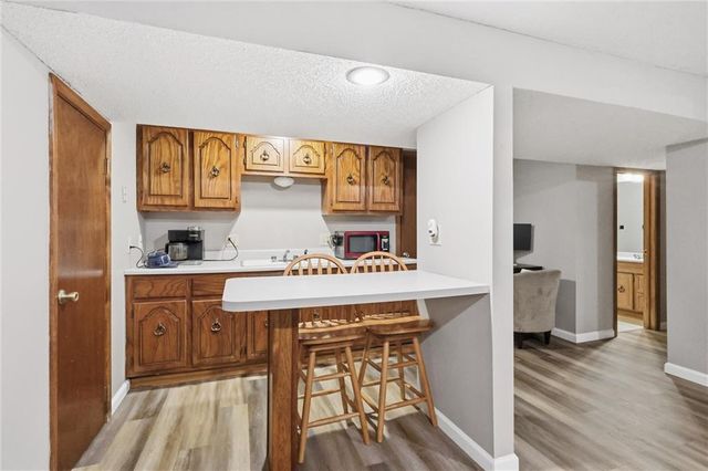 1008 SW Hiawatha Drive, Blue Springs, MO 64015