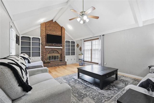 1008 SW Hiawatha Drive, Blue Springs, MO 64015