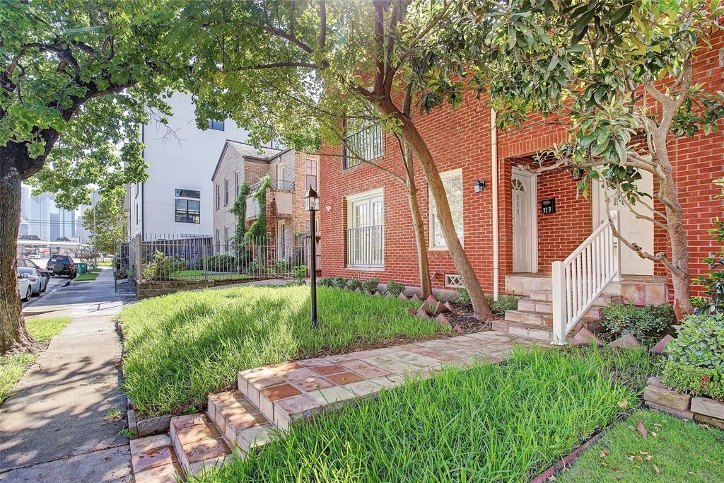 315 W Saulnier Street A, Houston, TX 77019