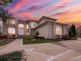 6310 Branford Drive, West Bloomfield Charter Township, MI 48322