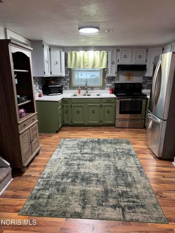 24521 Maple Street, Stony Ridge, OH 43463