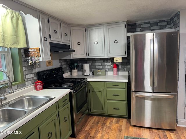 24521 Maple Street, Stony Ridge, OH 43463