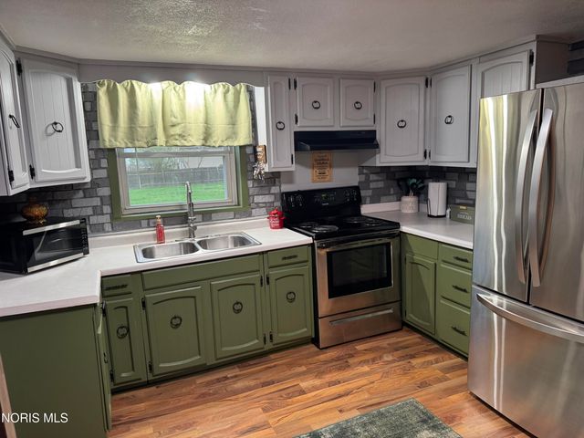 24521 Maple Street, Stony Ridge, OH 43463