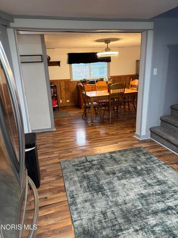 24521 Maple Street, Stony Ridge, OH 43463