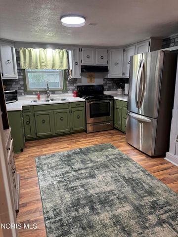 24521 Maple Street, Stony Ridge, OH 43463