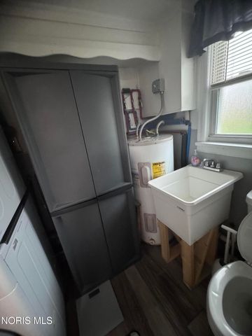 24521 Maple Street, Stony Ridge, OH 43463