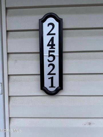 24521 Maple Street, Stony Ridge, OH 43463