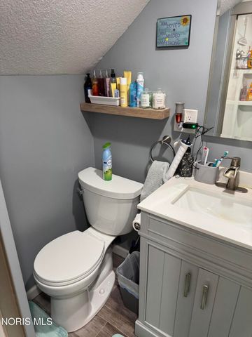 24521 Maple Street, Stony Ridge, OH 43463