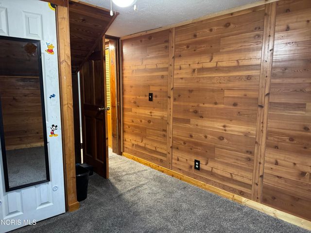 24521 Maple Street, Stony Ridge, OH 43463