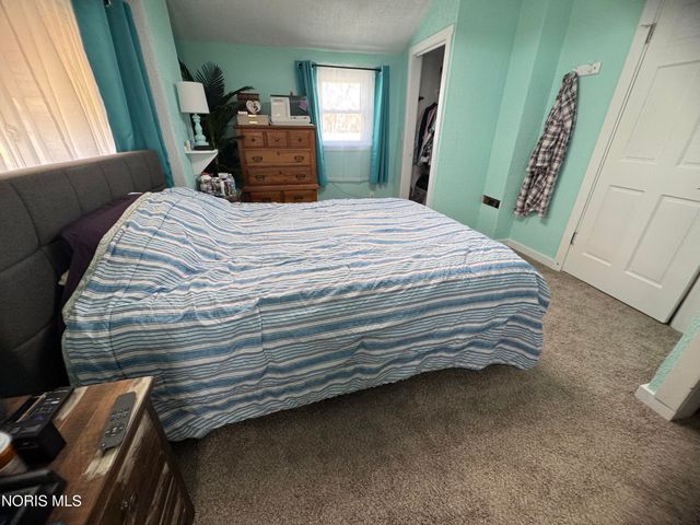 24521 Maple Street, Stony Ridge, OH 43463
