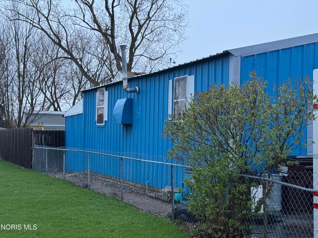 24521 Maple Street, Stony Ridge, OH 43463