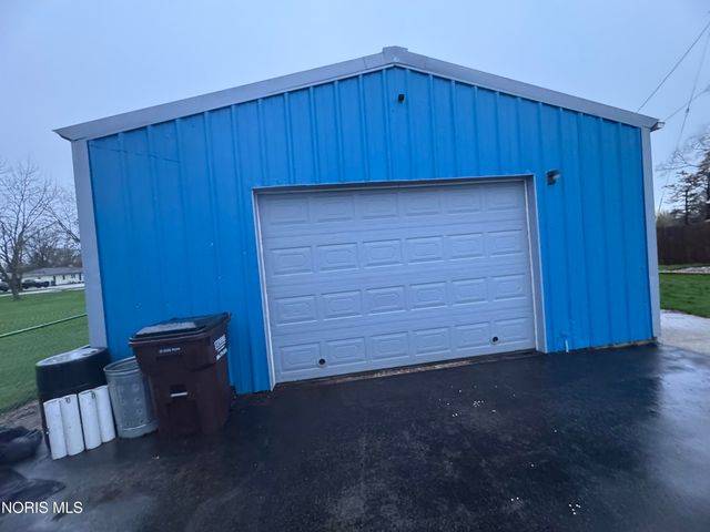24521 Maple Street, Stony Ridge, OH 43463