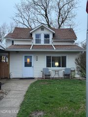 24521 Maple Street, Stony Ridge, OH 43463