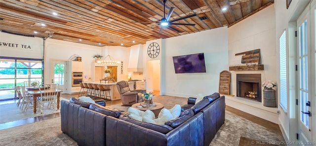 418529 E 1110 Road, Checotah, OK 74426