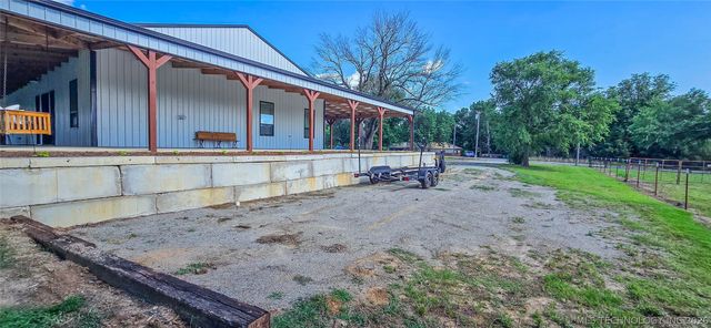 418529 E 1110 Road, Checotah, OK 74426