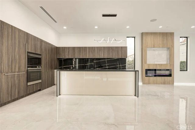 14955 Hartsook, Sherman Oaks, CA 91403