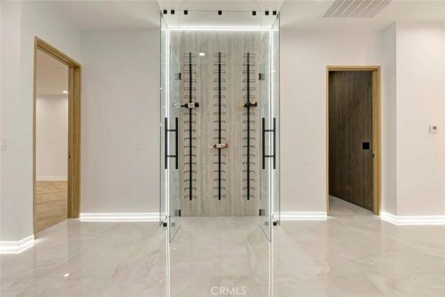 14955 Hartsook, Sherman Oaks, CA 91403