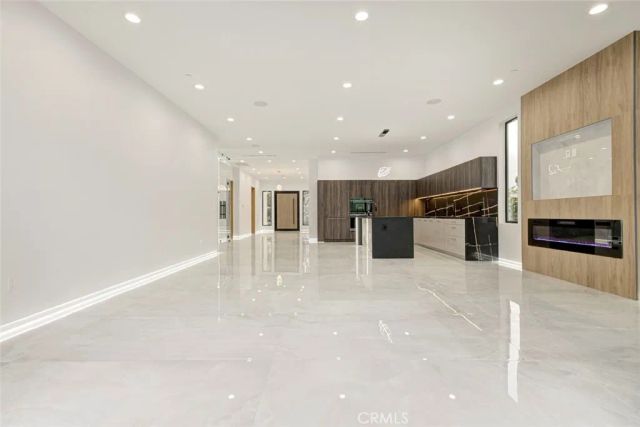 14955 Hartsook, Sherman Oaks, CA 91403