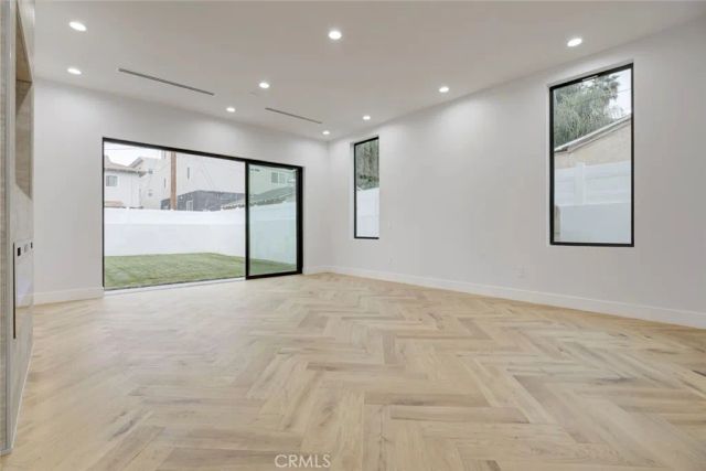 14955 Hartsook, Sherman Oaks, CA 91403