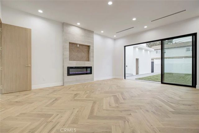 14955 Hartsook, Sherman Oaks, CA 91403