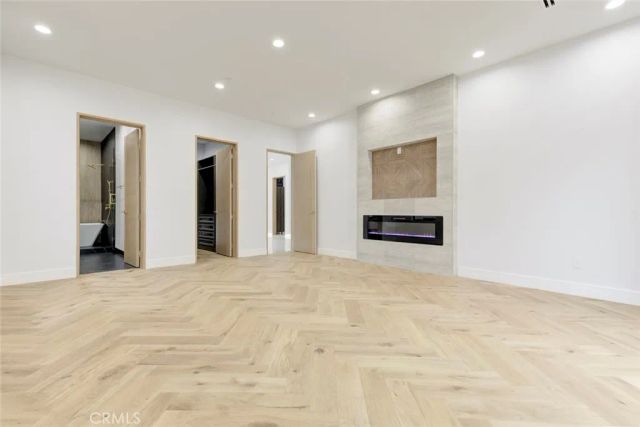 14955 Hartsook, Sherman Oaks, CA 91403