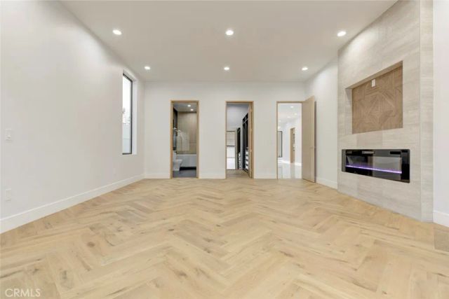 14955 Hartsook, Sherman Oaks, CA 91403