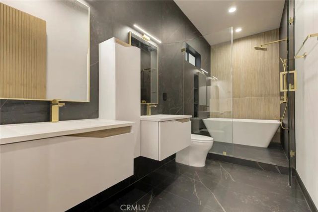 14955 Hartsook, Sherman Oaks, CA 91403