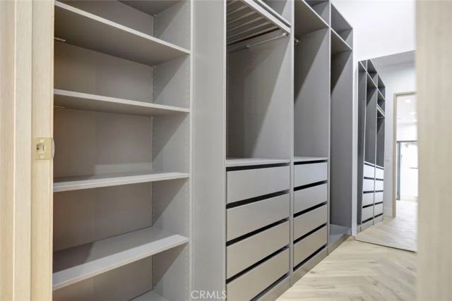 14955 Hartsook, Sherman Oaks, CA 91403